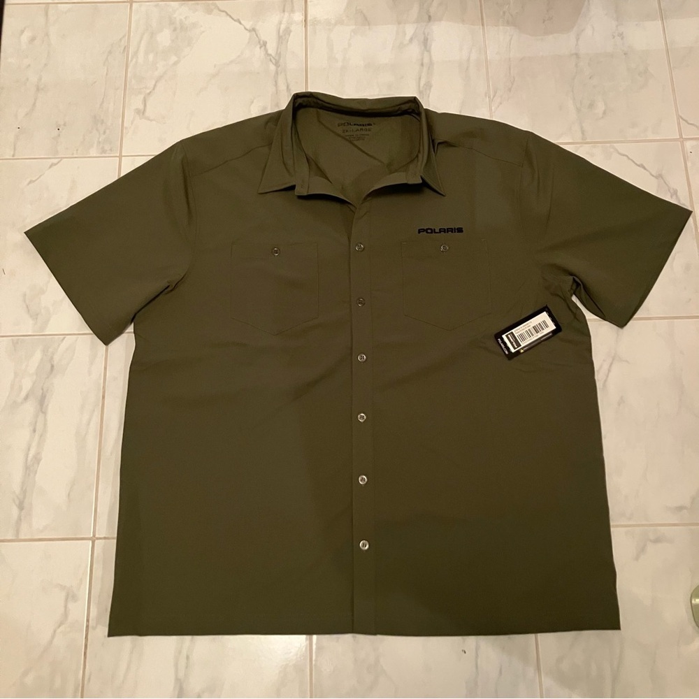 Polaris khaki green short sleeve button up collared shirt.  Lightweight.  New!